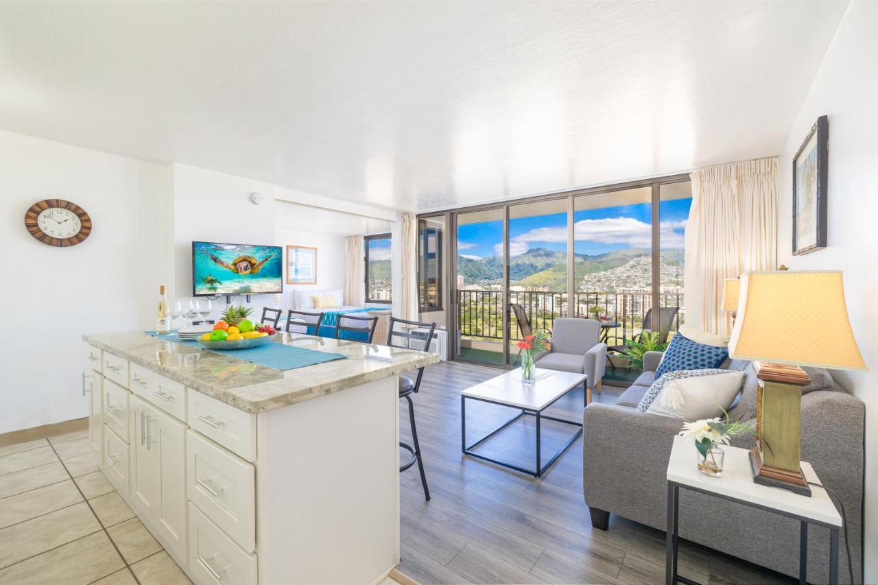 Waikiki Escapade Mountain Views Condo, Steps To Beach With Parking Perk Honolulu Esterno foto
