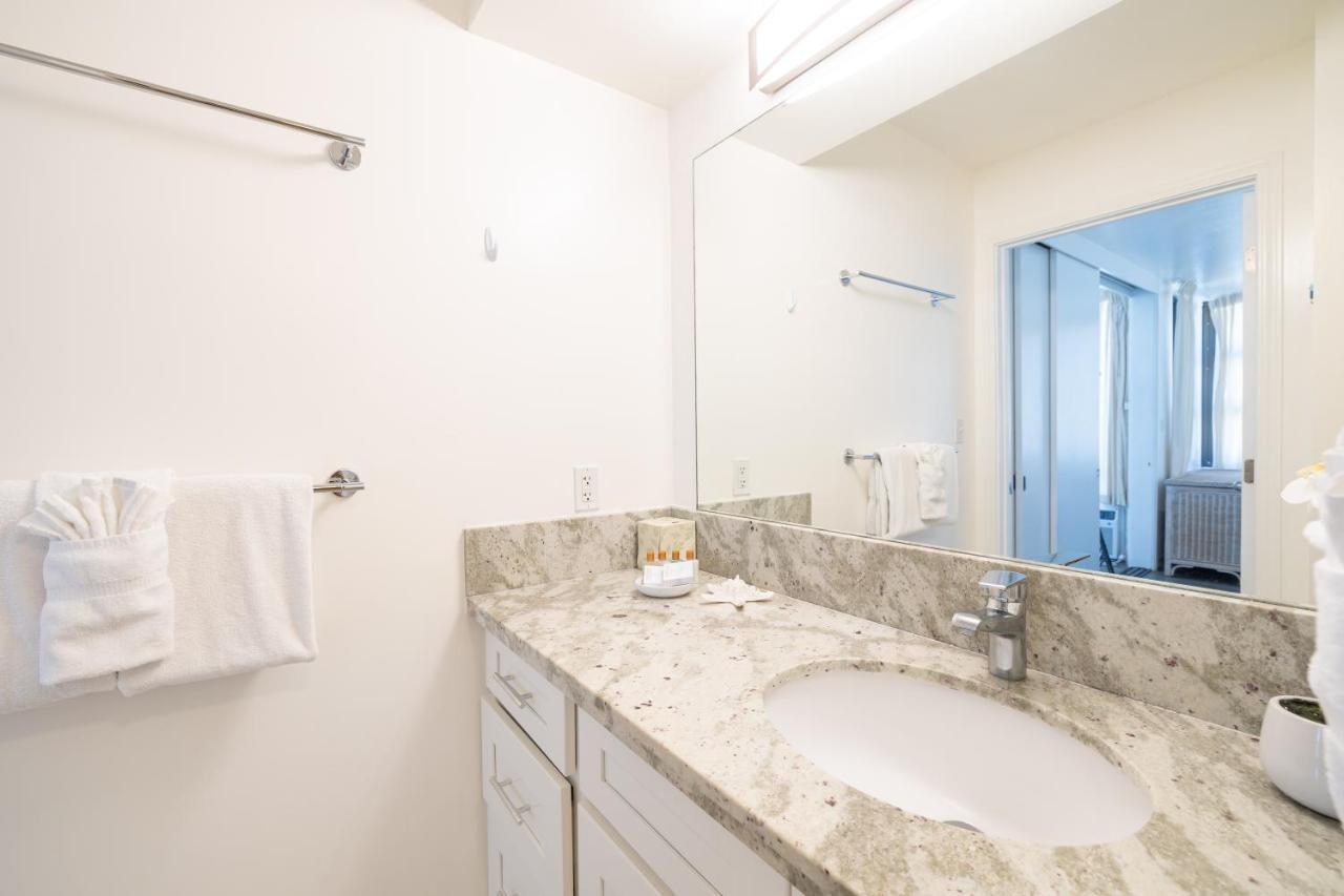 Waikiki Escapade Mountain Views Condo, Steps To Beach With Parking Perk Honolulu Esterno foto